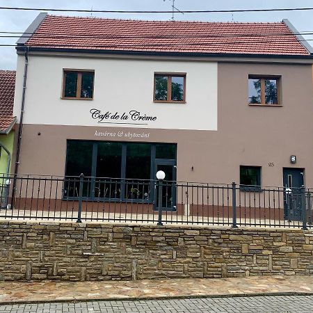 Cafe De La Creme Hotel Kuzelov Eksteriør billede