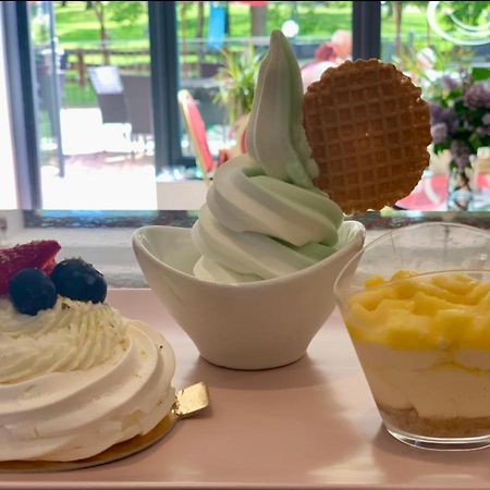 Cafe De La Creme Hotel Kuzelov Eksteriør billede