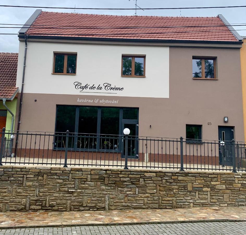 Cafe De La Creme Hotel Kuzelov Eksteriør billede