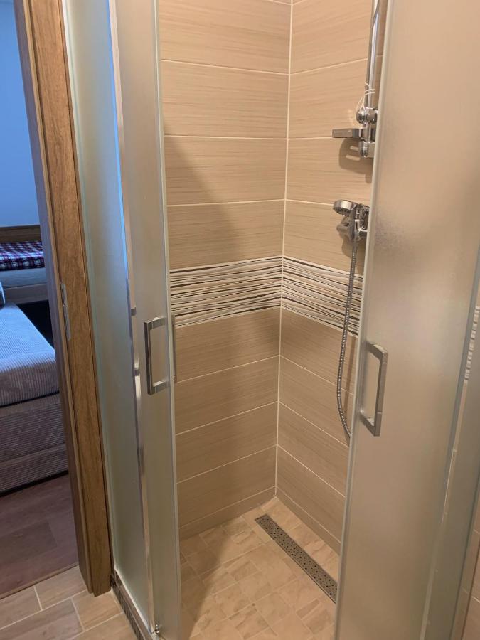 Cafe De La Creme Hotel Kuzelov Eksteriør billede