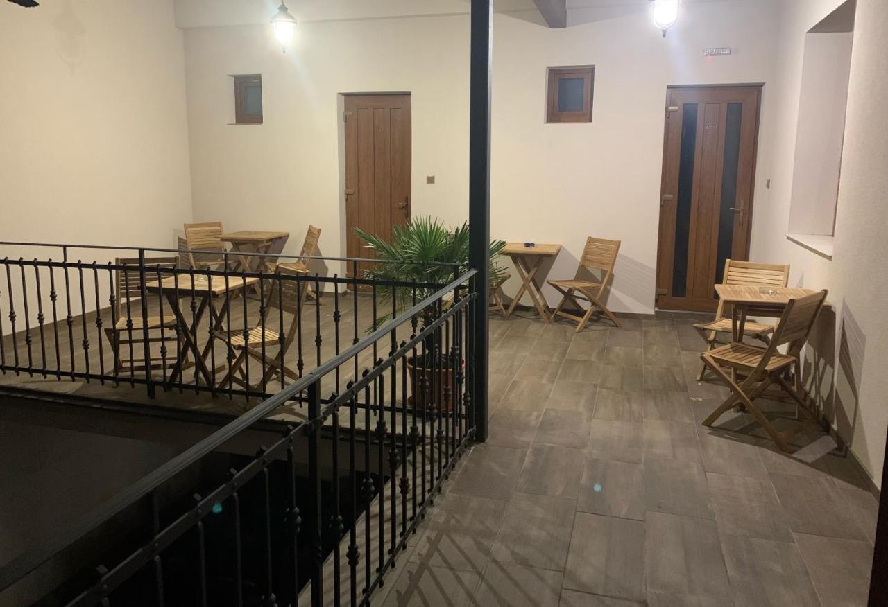 Cafe De La Creme Hotel Kuzelov Eksteriør billede