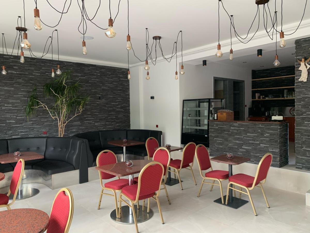 Cafe De La Creme Hotel Kuzelov Eksteriør billede