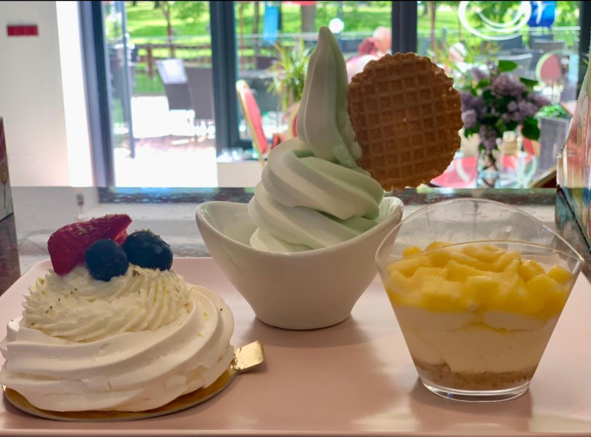 Cafe De La Creme Hotel Kuzelov Eksteriør billede